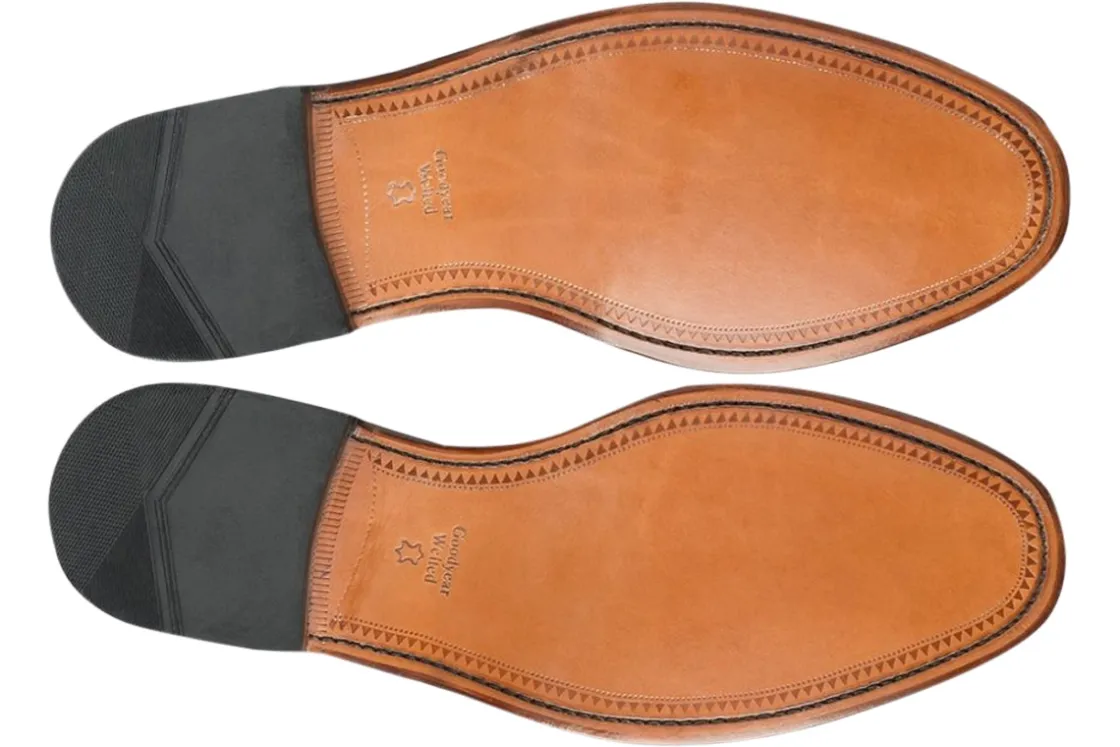 Loake Oxford Toe Cap | Mens Shoes<747 Black Mens Leather Shoes
